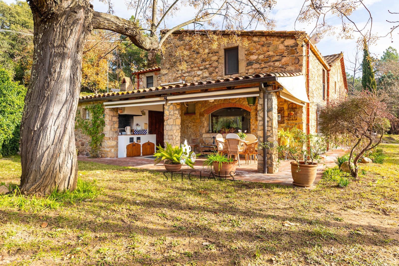 Comprar SANT FELIU DE BUIXALLEU. Authentic century-old farmhouse with land foto 2