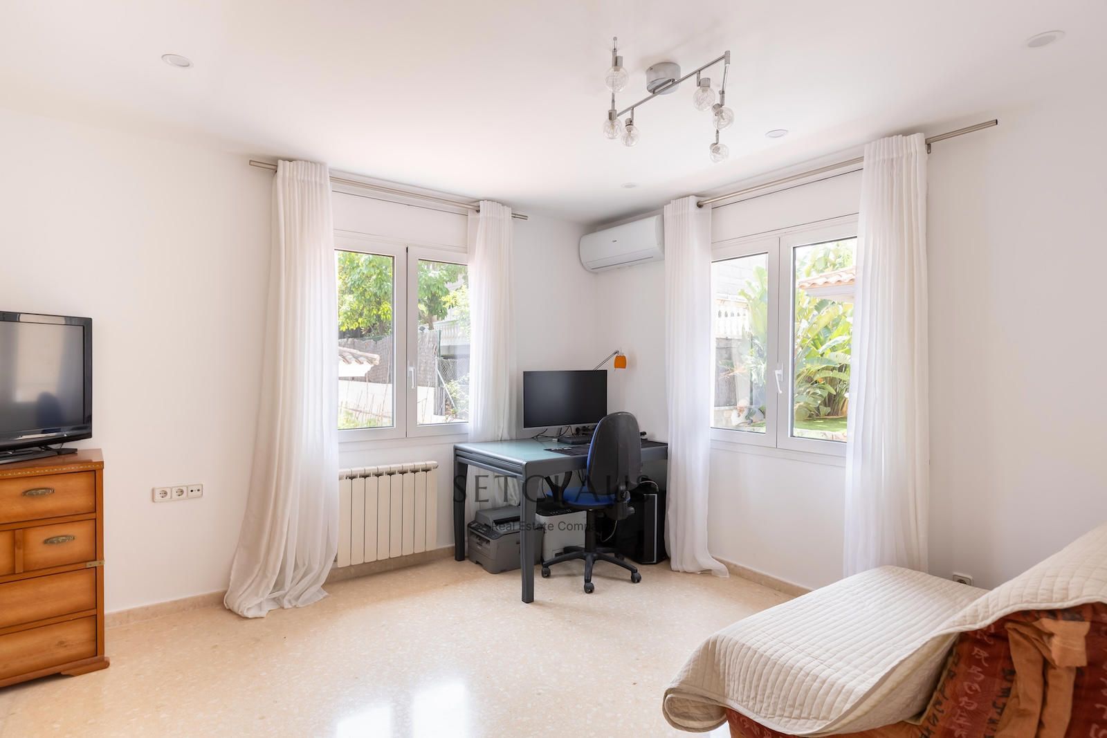 Comprar Chalet independiente con jardín de 325 m² y 5 habitaciones en Can Teixidó (Alella) foto 40