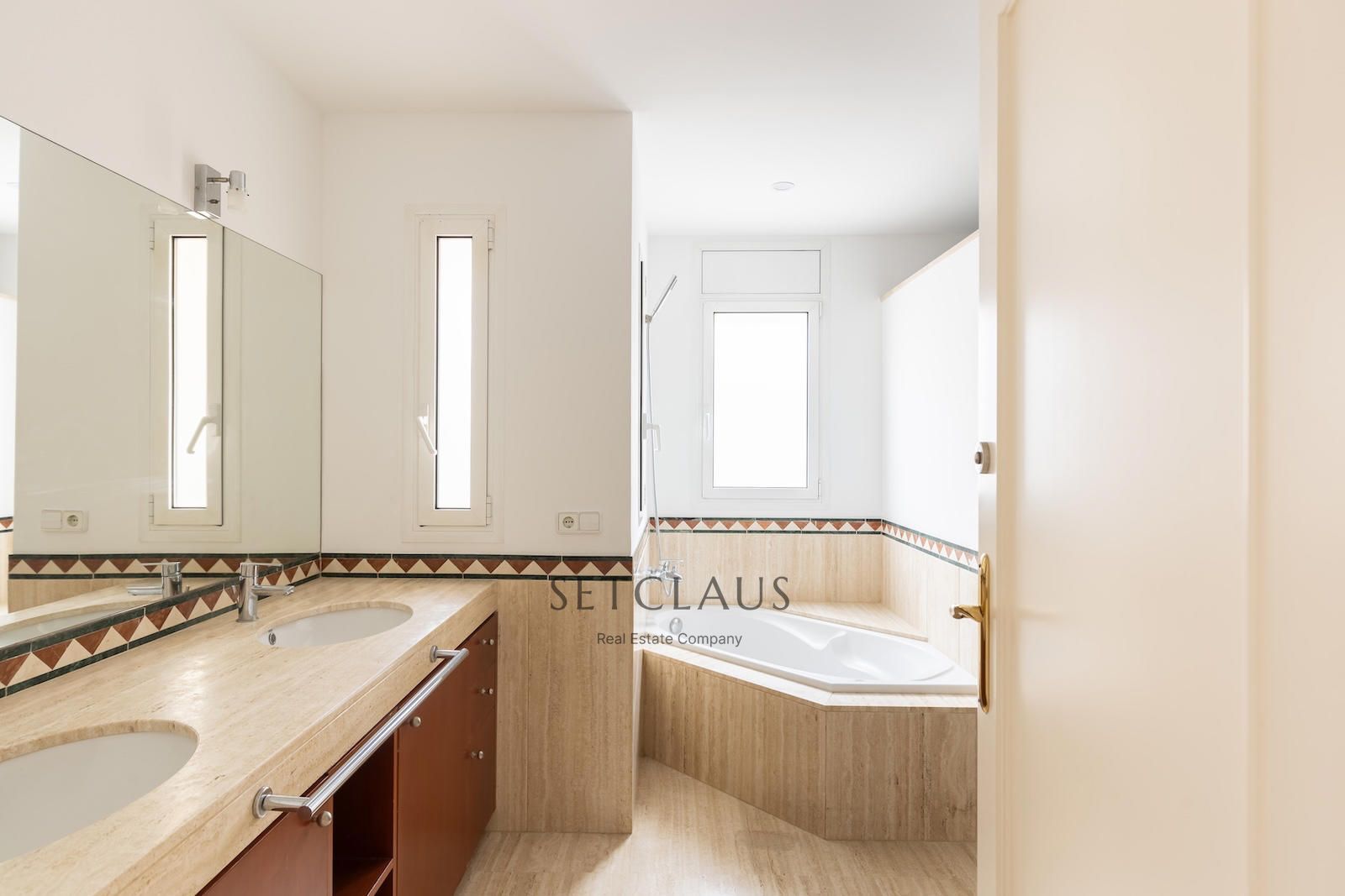 Comprar Chalet independiente con jardín de 325 m² y 5 habitaciones en Can Teixidó (Alella) foto 51