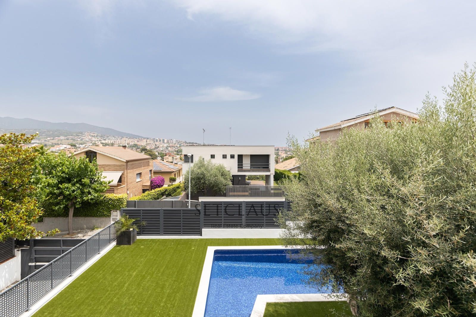 Comprar Chalet independiente con jardín de 325 m² y 5 habitaciones en Can Teixidó (Alella) foto 8