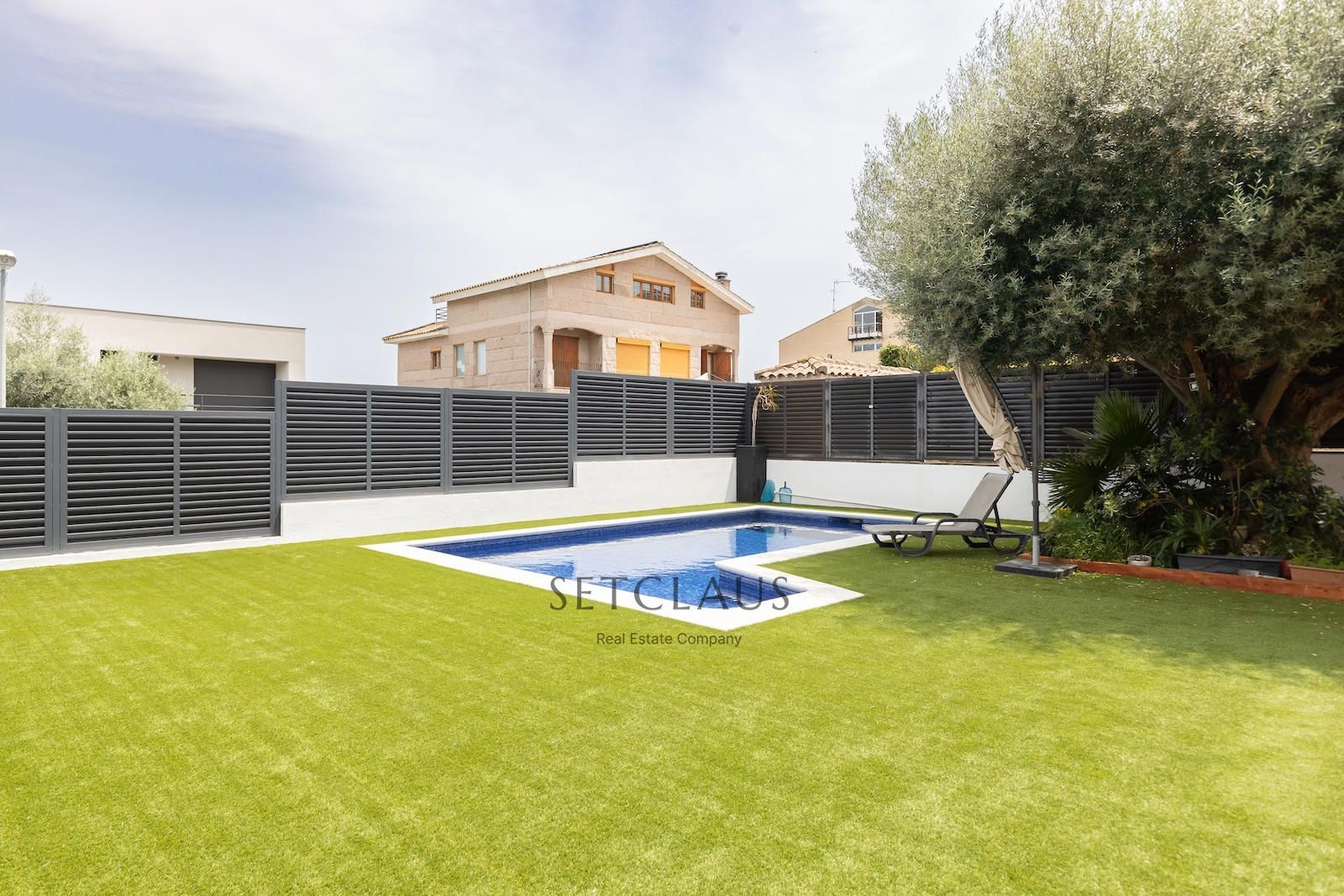 Comprar Chalet independiente con jardín de 325 m² y 5 habitaciones en Can Teixidó (Alella) foto 4