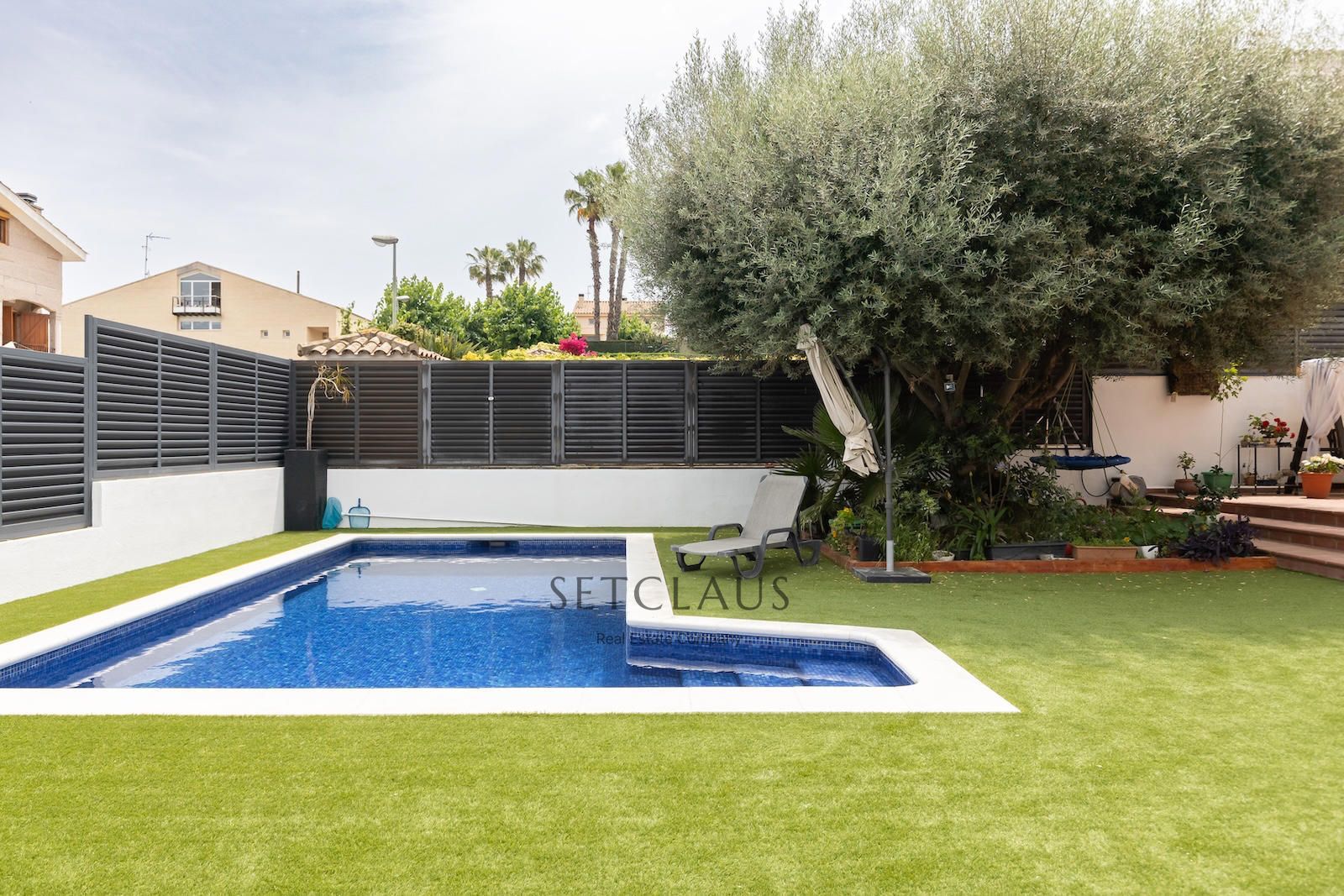 Comprar Chalet independiente con jardín de 325 m² y 5 habitaciones en Can Teixidó (Alella) foto 5