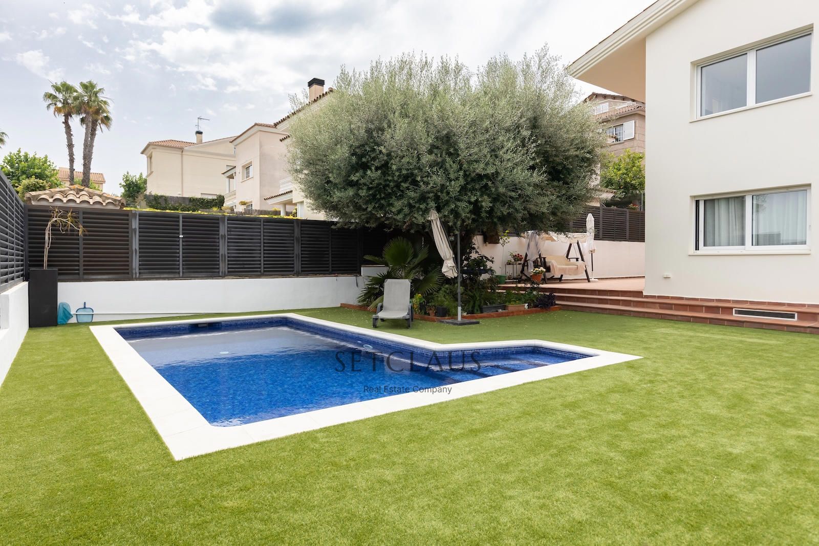 Comprar Chalet independiente con jardín de 325 m² y 5 habitaciones en Can Teixidó (Alella) foto 6