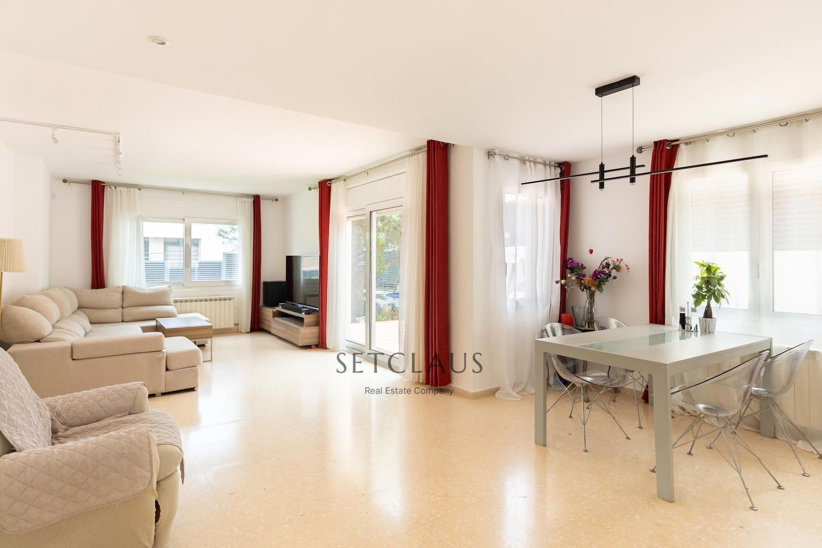 Comprar Chalet independiente con jardín de 325 m² y 5 habitaciones en Can Teixidó (Alella) foto 10