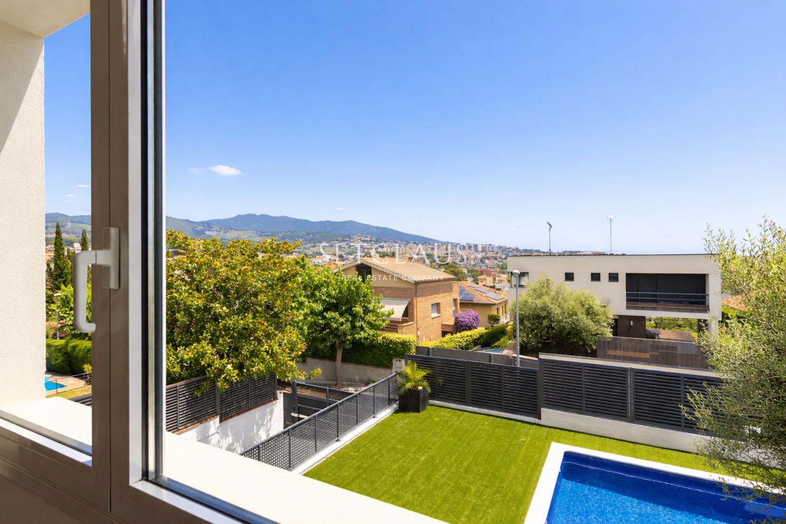 Comprar Chalet independiente con jardín de 325 m² y 5 habitaciones en Can Teixidó (Alella) foto 9