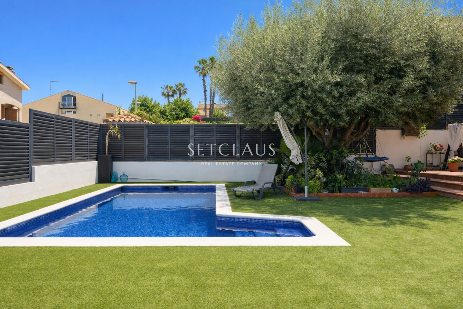 Comprar Chalet independiente con jardín de 325 m² y 5 habitaciones en Can Teixidó (Alella) foto 5