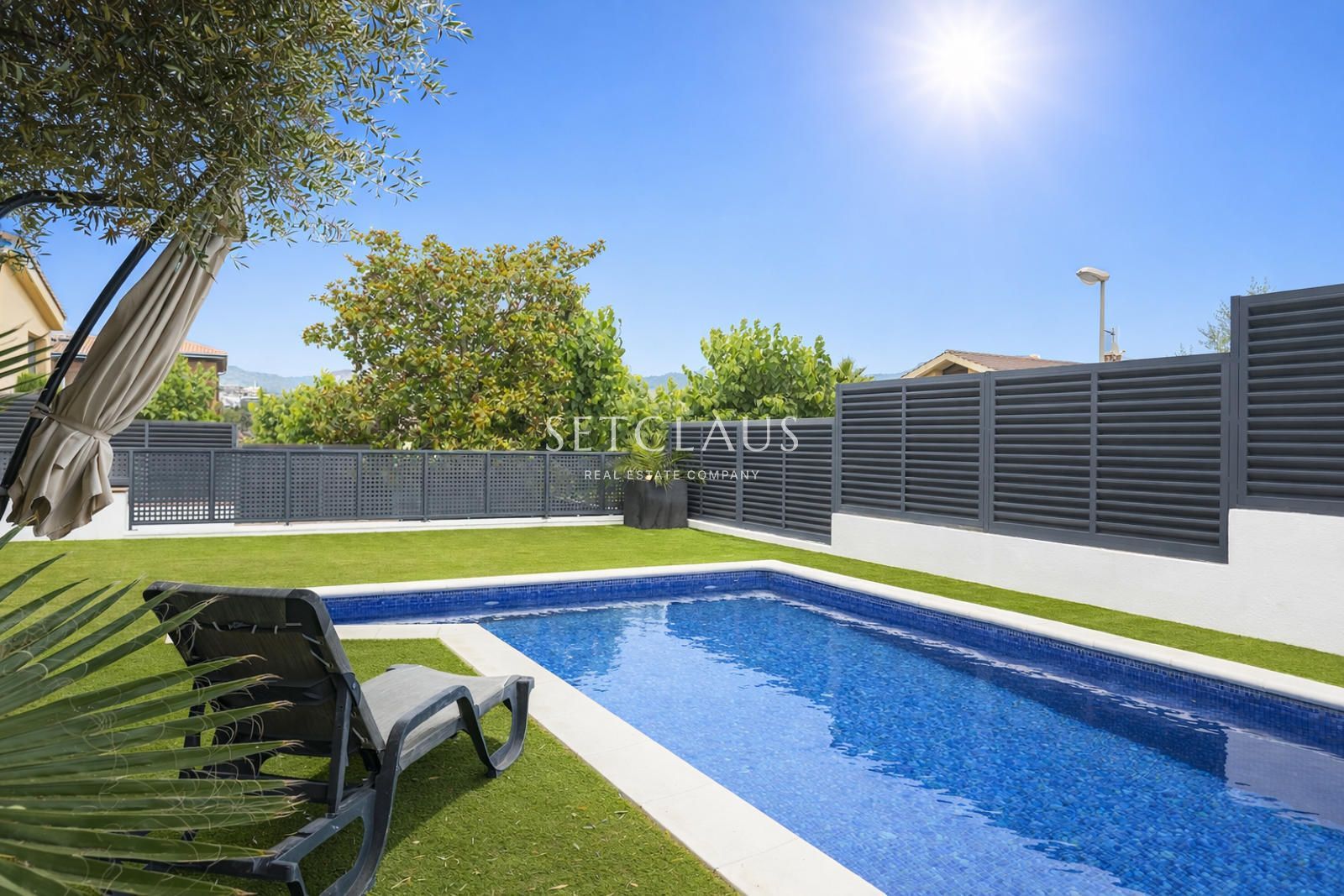 Comprar Chalet independiente con jardín de 325 m² y 5 habitaciones en Can Teixidó (Alella) foto 1