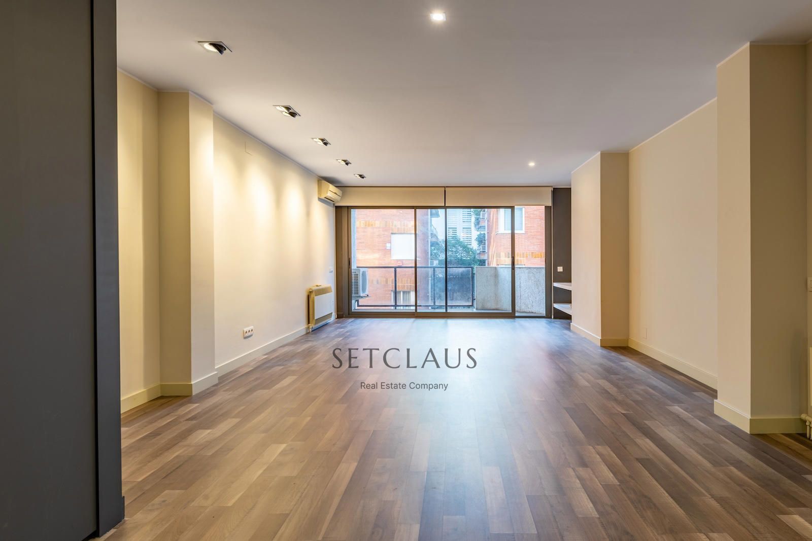 Comprar Spacious apartment with double balcony and parking in Sarrià foto 3