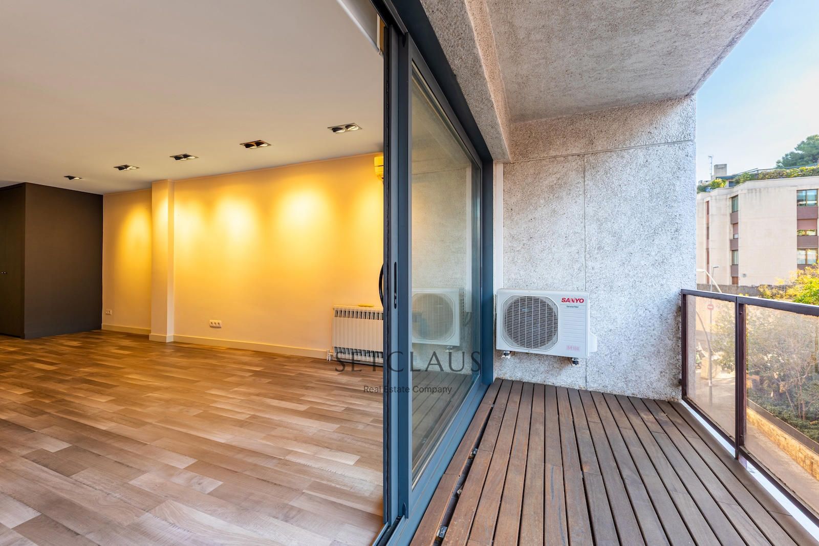 Comprar Spacious apartment with double balcony and parking in Sarrià foto 2