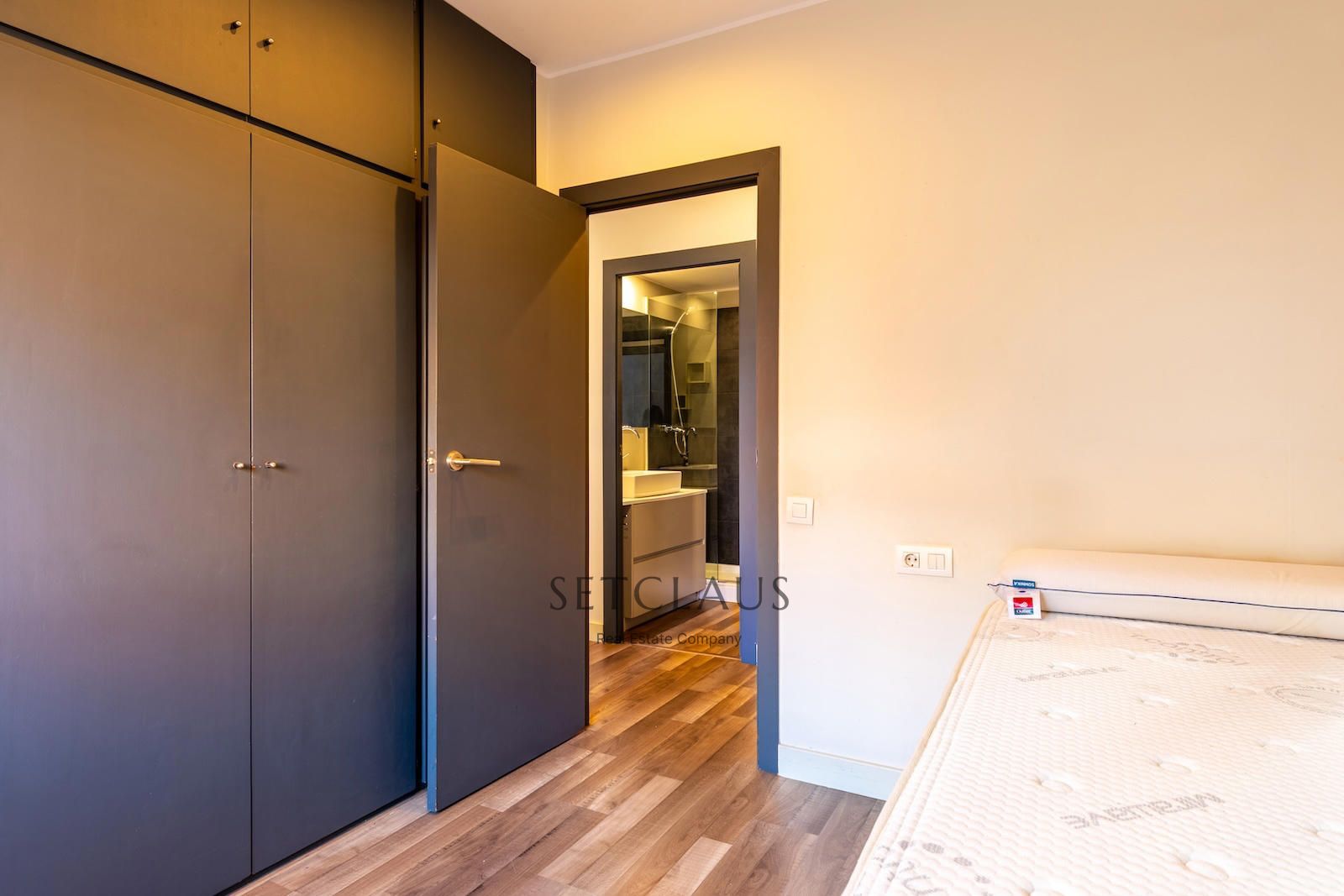 Comprar Spacious apartment with double balcony and parking in Sarrià foto 21