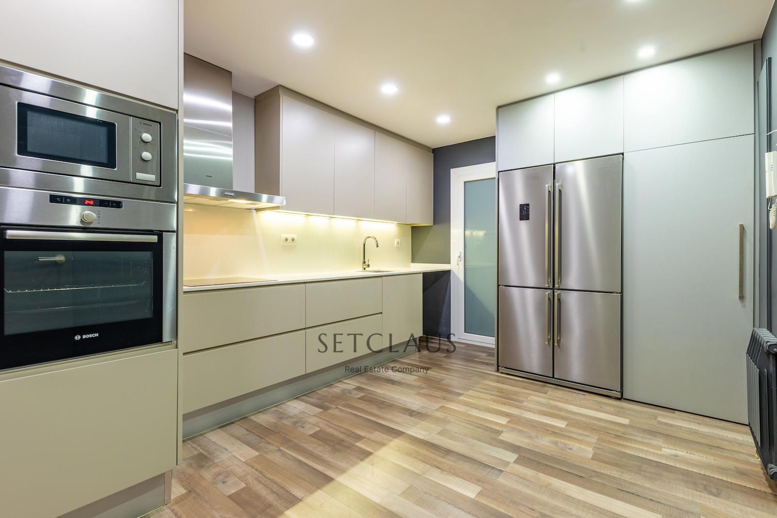 Comprar Spacious apartment with double balcony and parking in Sarrià foto 5