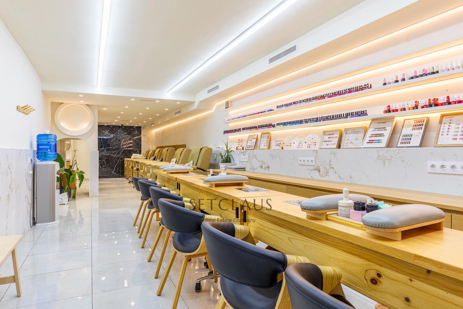 Comprar Centro de estética en dos plantas, reformado y con licencia vigente en l’Eixample foto 1