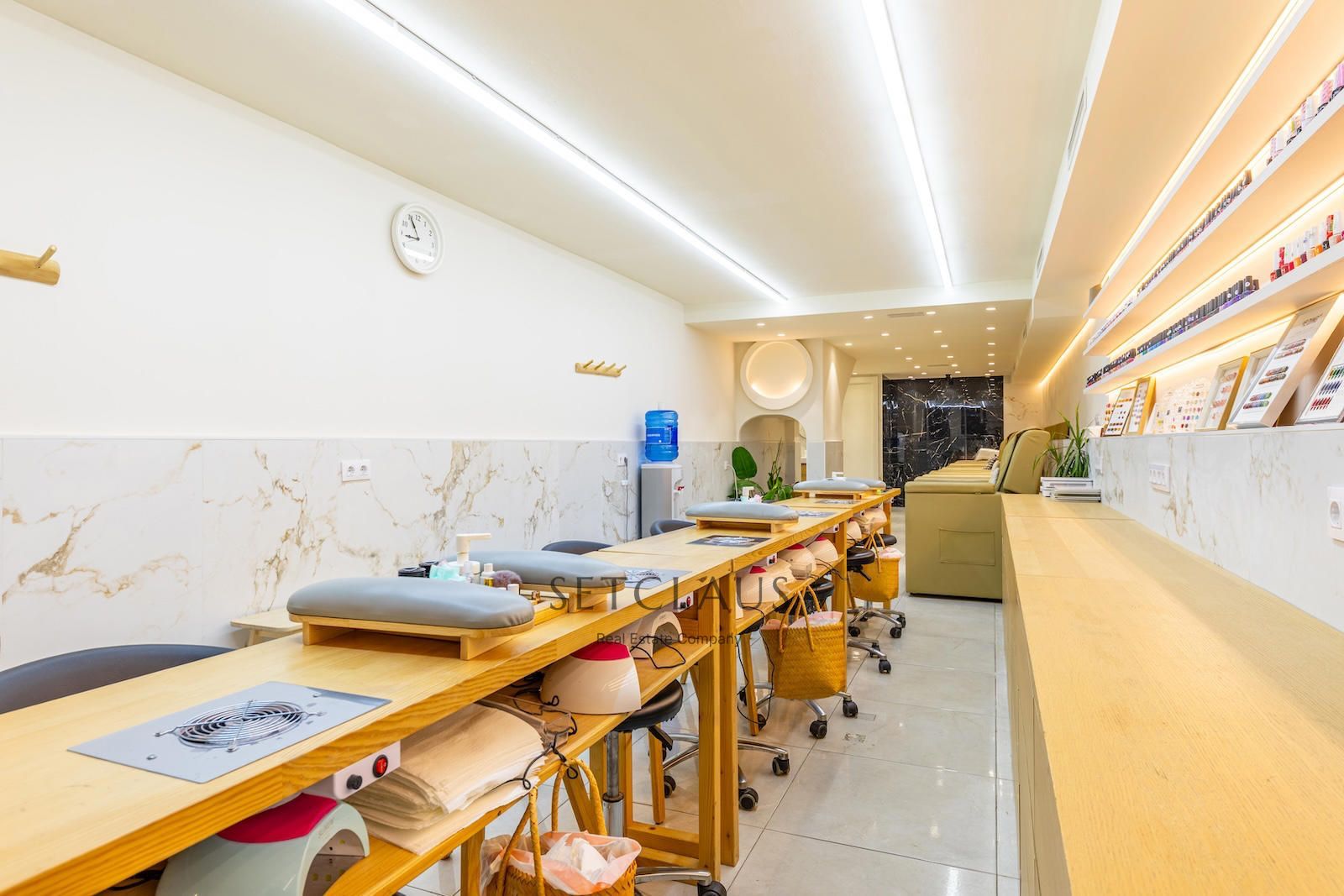 Comprar Centro de estética en dos plantas, reformado y con licencia vigente en l’Eixample foto 4