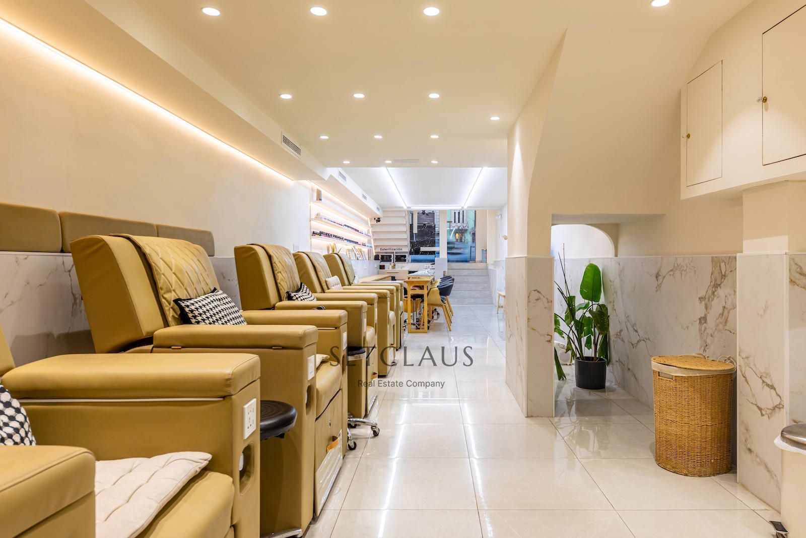 Comprar Centro de estética en dos plantas, reformado y con licencia vigente en l’Eixample foto 8