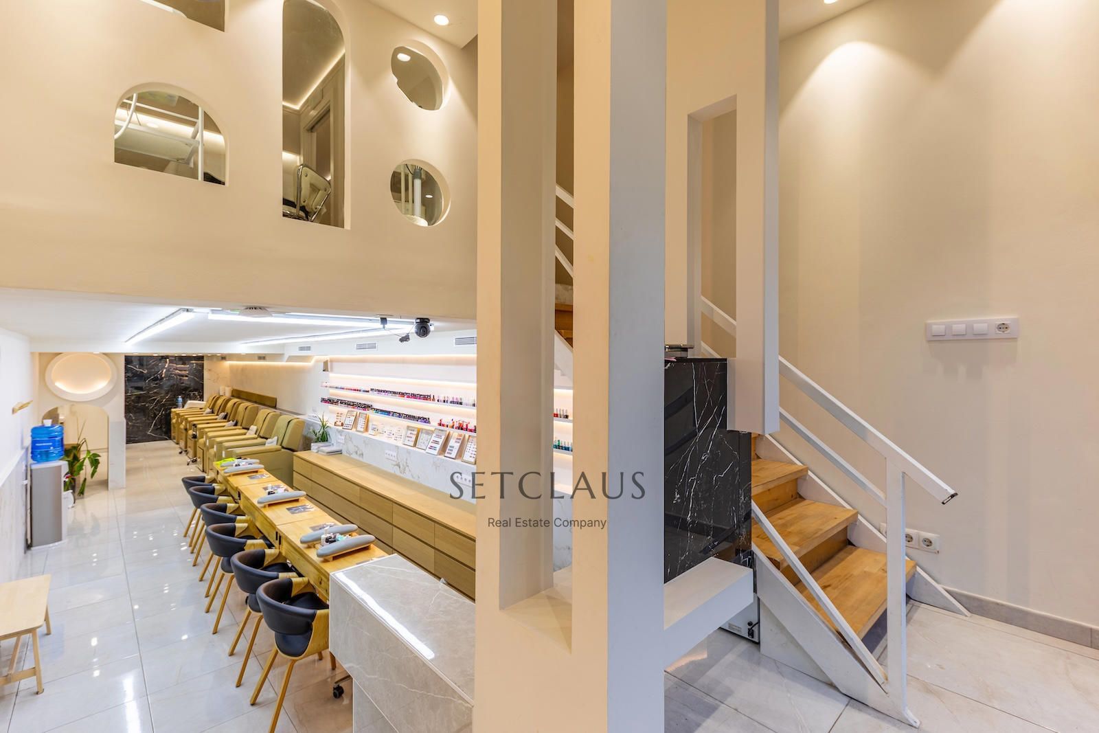 Comprar Centro de estética en dos plantas, reformado y con licencia vigente en l’Eixample foto 10