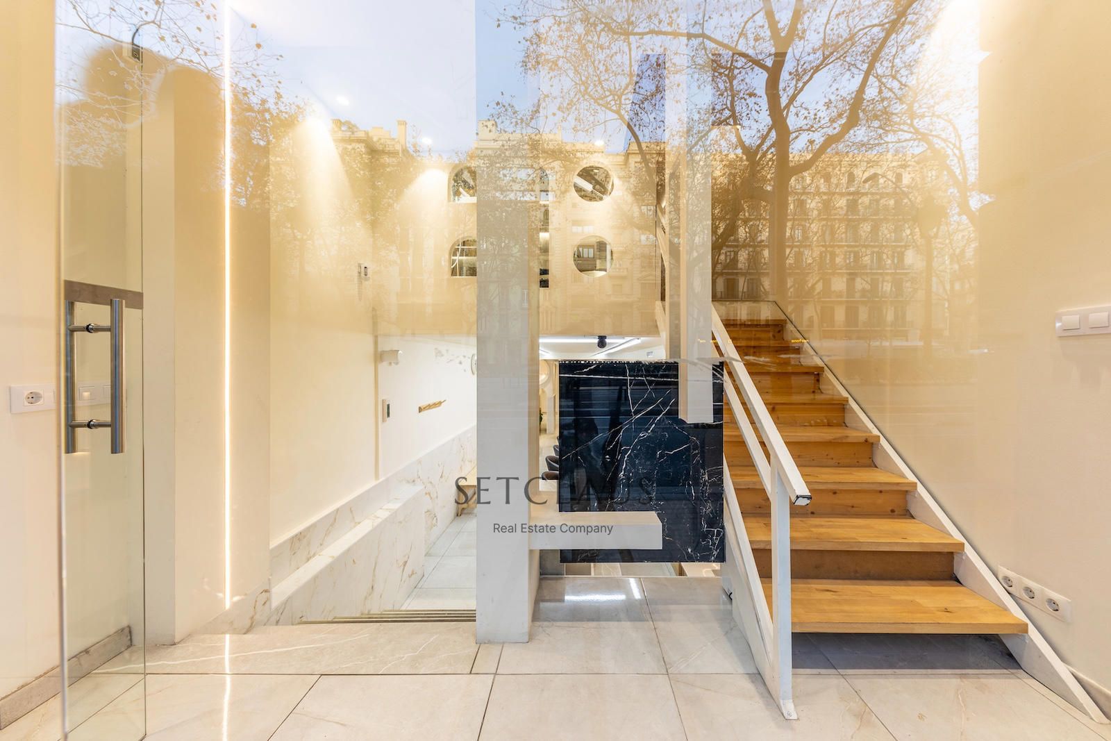 Comprar Centro de estética en dos plantas, reformado y con licencia vigente en l’Eixample foto 11