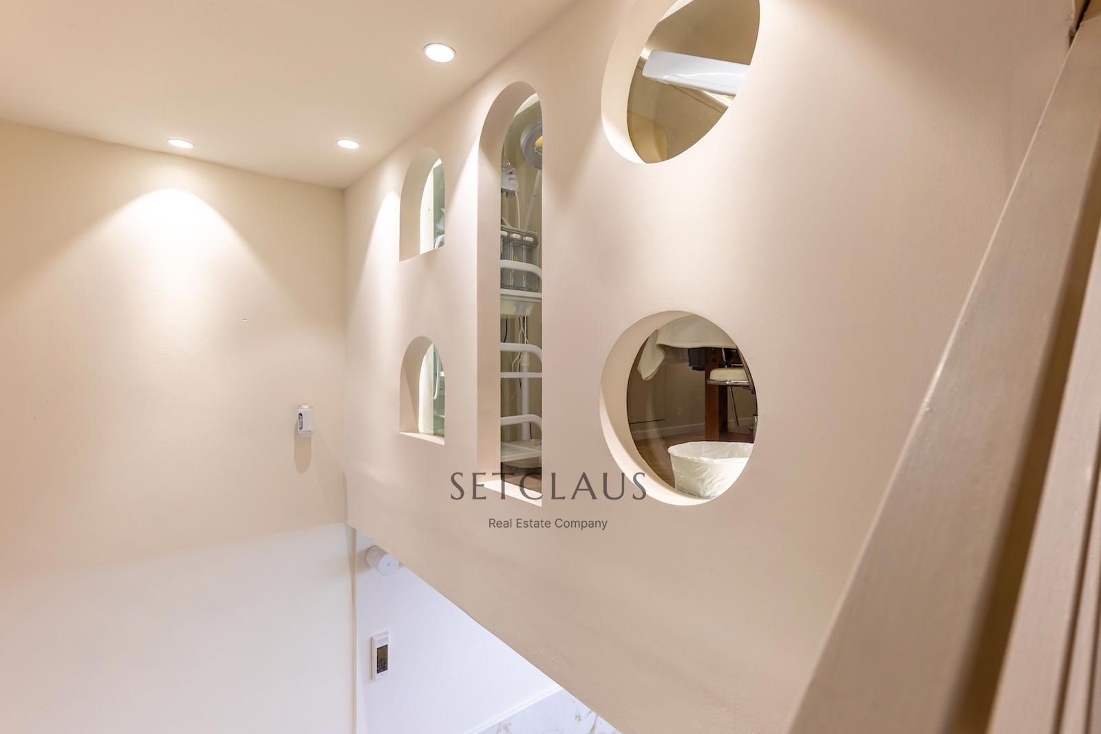 Comprar Centro de estética en dos plantas, reformado y con licencia vigente en l’Eixample foto 14