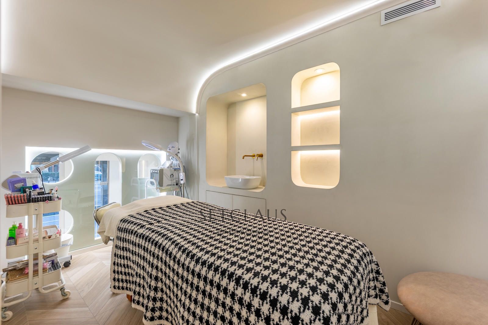 Comprar Centro de estética en dos plantas, reformado y con licencia vigente en l’Eixample foto 15