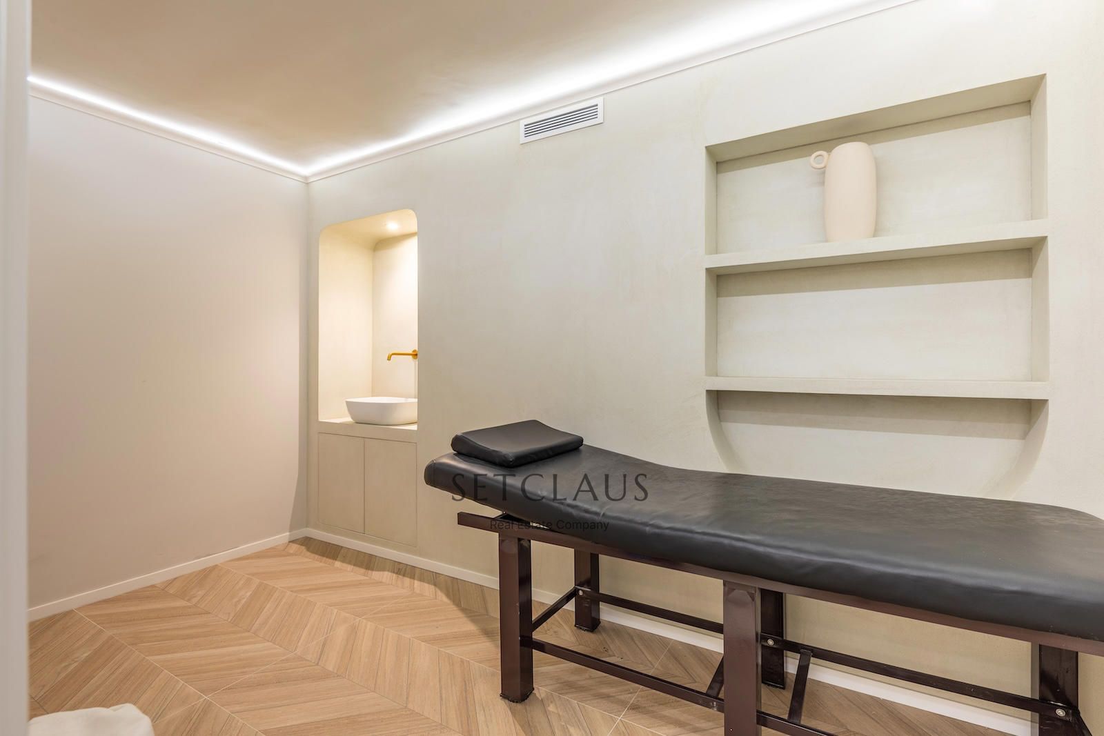 Comprar Centro de estética en dos plantas, reformado y con licencia vigente en l’Eixample foto 18