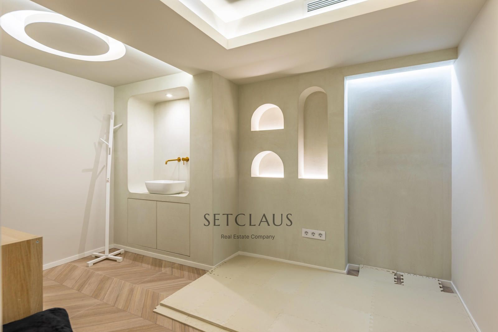 Comprar Centro de estética en dos plantas, reformado y con licencia vigente en l’Eixample foto 19