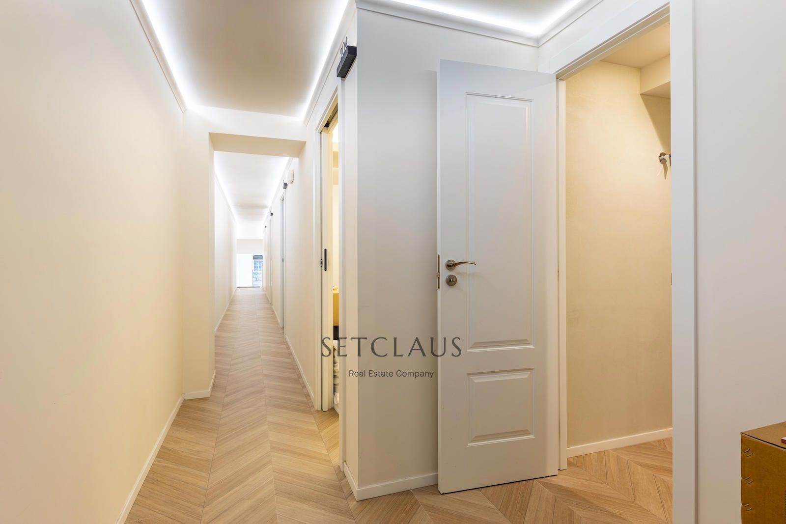 Comprar Centro de estética en dos plantas, reformado y con licencia vigente en l’Eixample foto 22