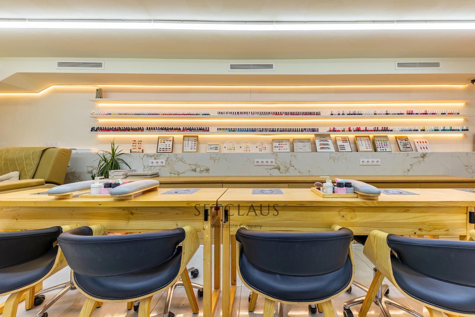 Comprar Centro de estética en dos plantas, reformado y con licencia vigente en l’Eixample foto 3