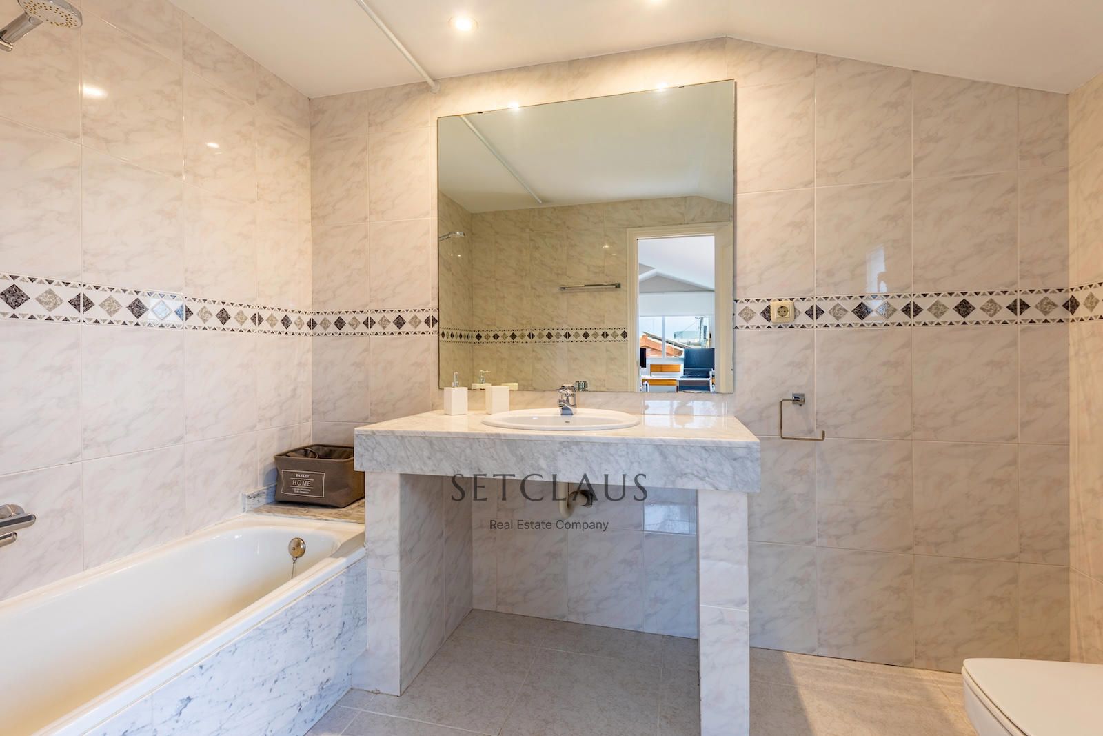 Inmueble Exclusive detached villa in El Masnou with saltwater pool and southwest orientation, just minutes from the sea foto 52