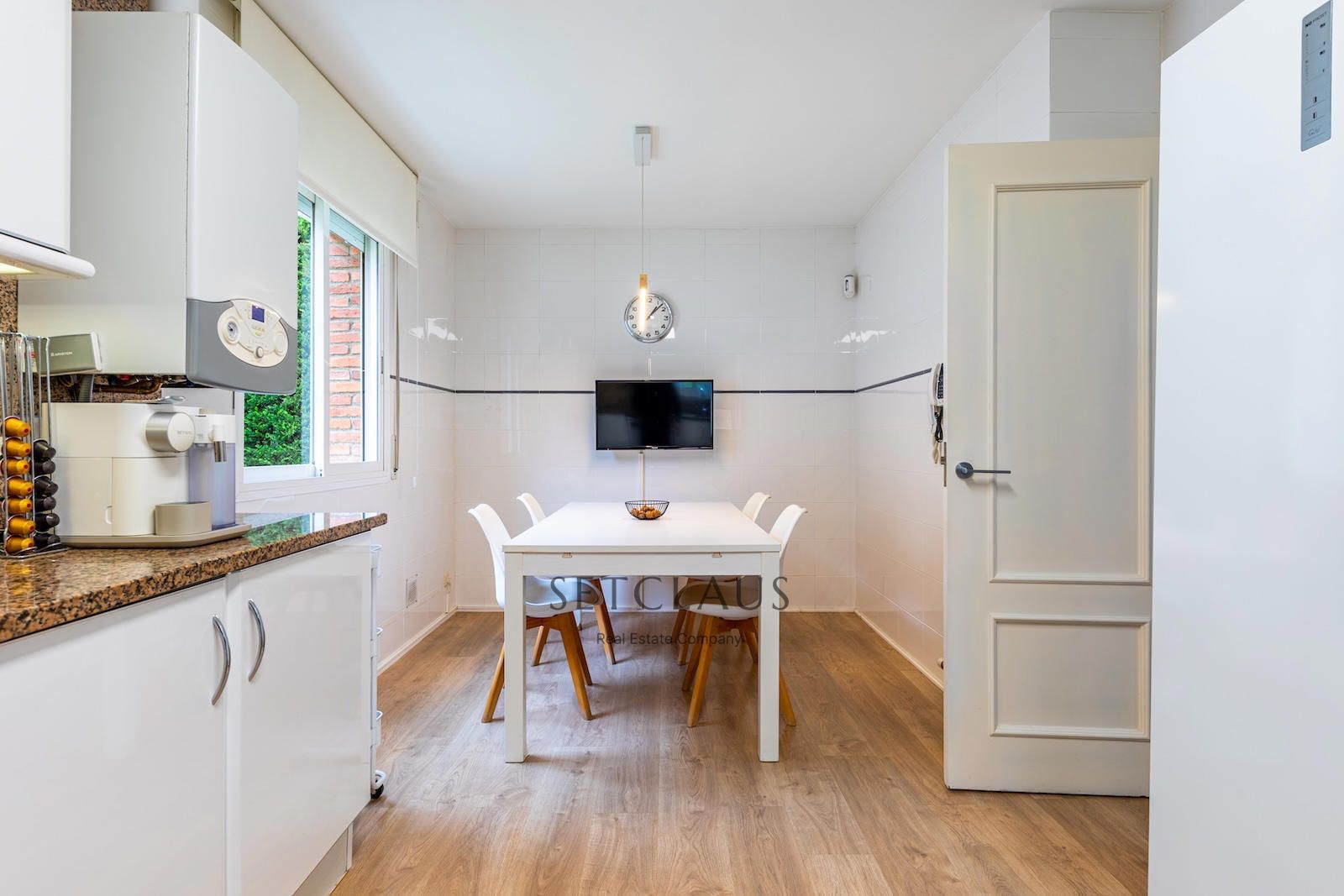 Inmueble Exclusive detached villa in El Masnou with saltwater pool and southwest orientation, just minutes from the sea foto 22