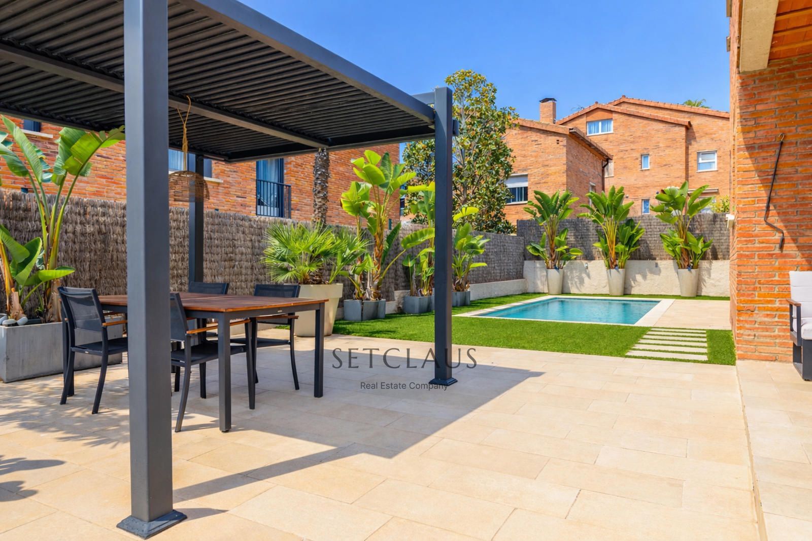 Inmueble Exclusive detached villa in El Masnou with saltwater pool and southwest orientation, just minutes from the sea foto 1