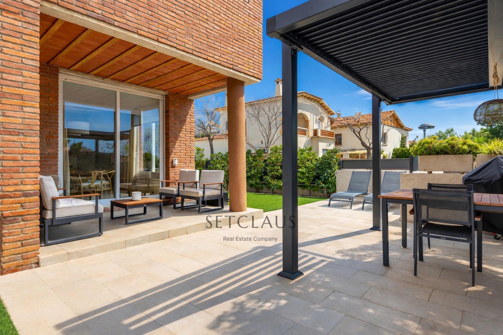 Inmueble Exclusive detached villa in El Masnou with saltwater pool and southwest orientation, just minutes from the sea foto 2