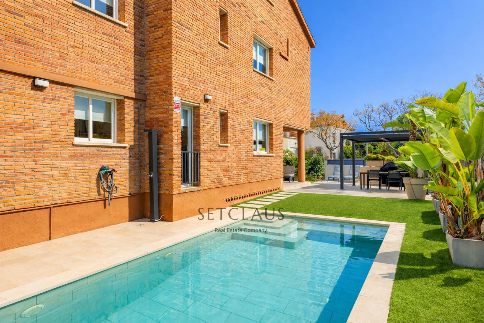 Inmueble Exclusive detached villa in El Masnou with saltwater pool and southwest orientation, just minutes from the sea foto 3