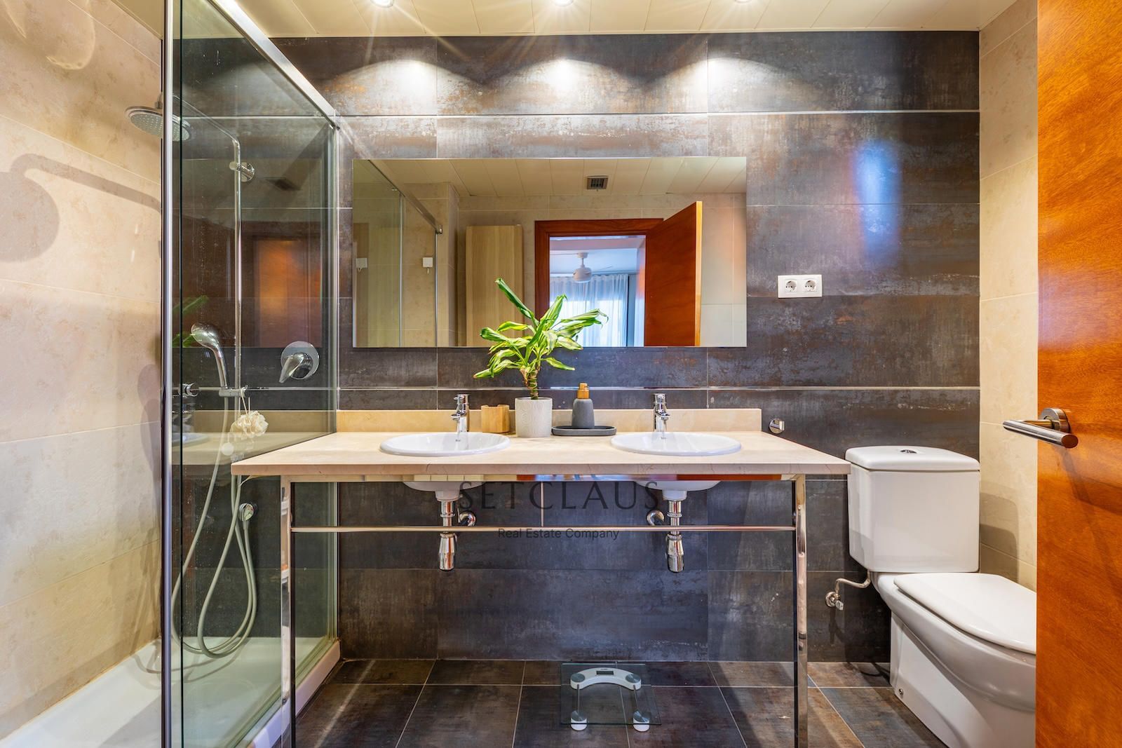 Comprar Planta baja con terraza y vistas al mar en finca con piscina en Teià foto 22