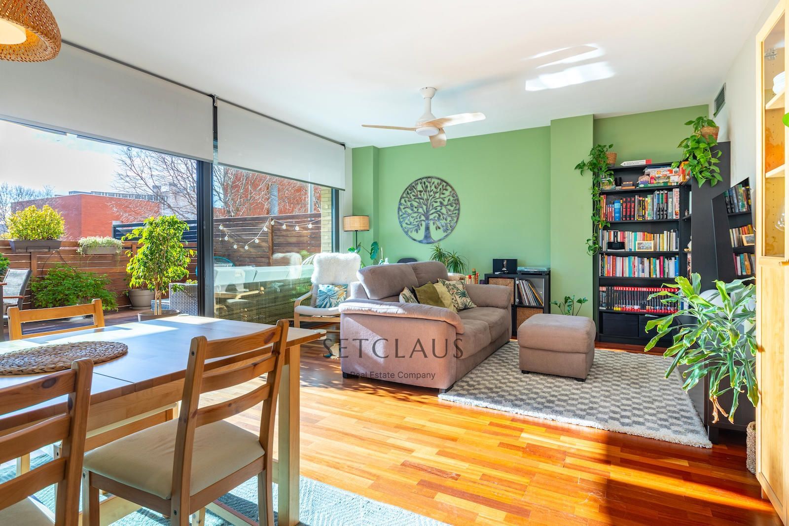 Comprar Planta baja con terraza y vistas al mar en finca con piscina en Teià foto 7