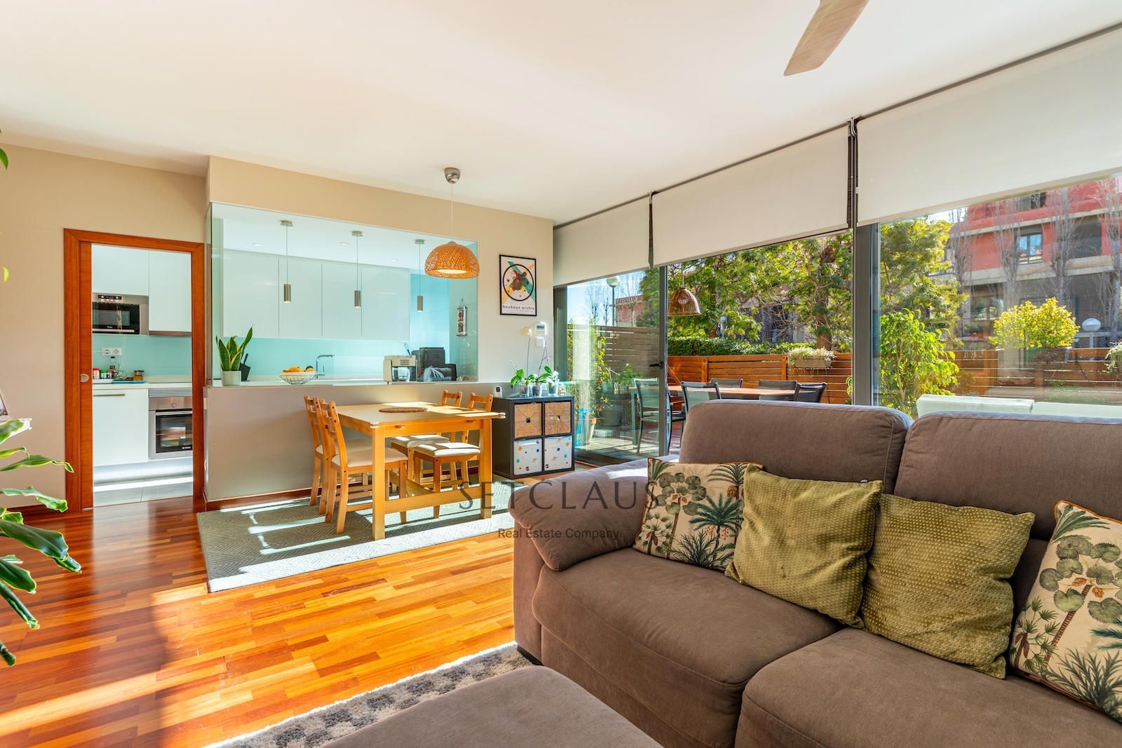 Comprar Planta baja con terraza y vistas al mar en finca con piscina en Teià foto 3