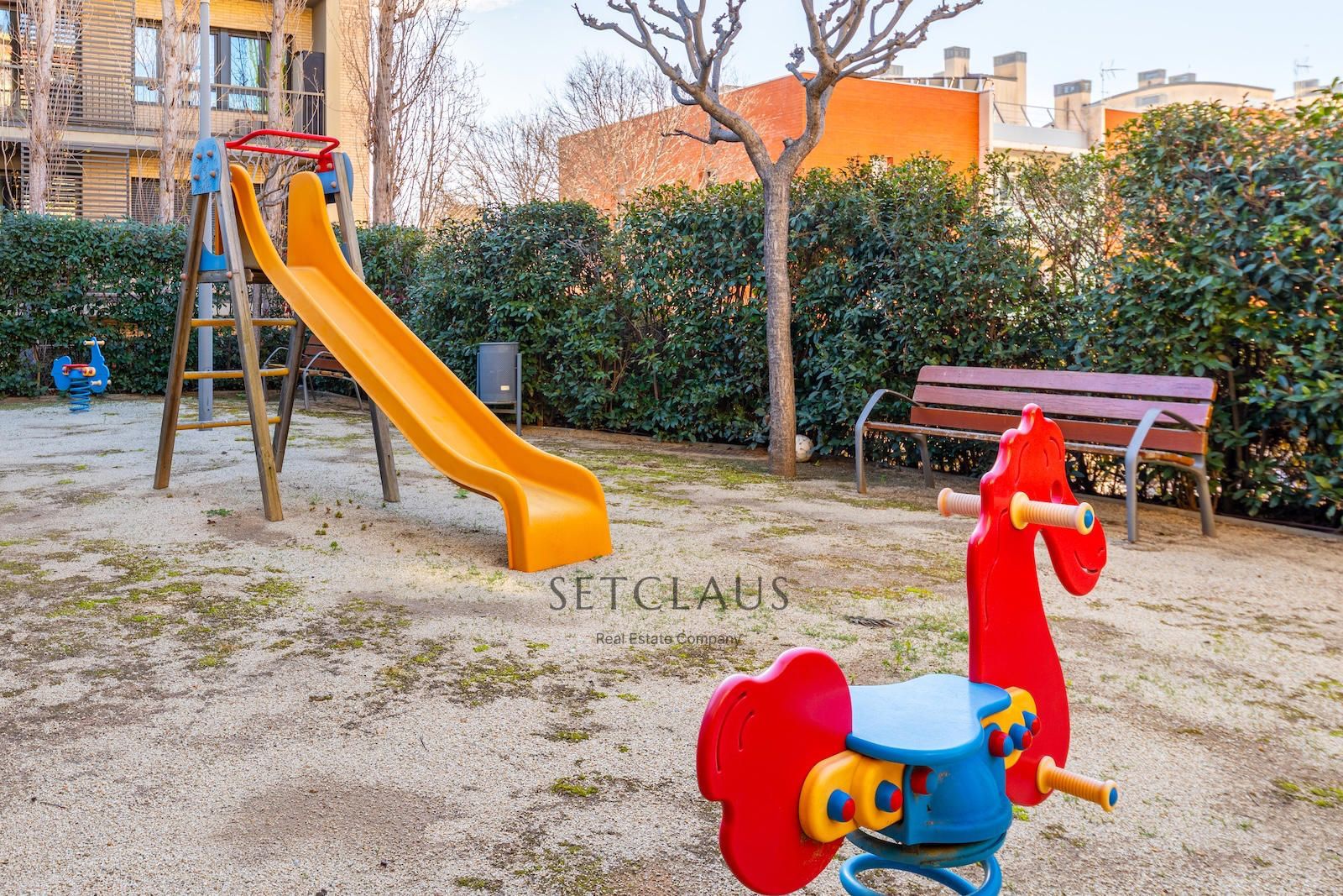 Comprar Planta baja con terraza y vistas al mar en finca con piscina en Teià foto 31