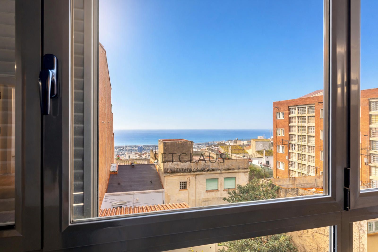 Inmueble Ático dúplex con vistas al mar y terraza solárium en El Masnou centro foto 4