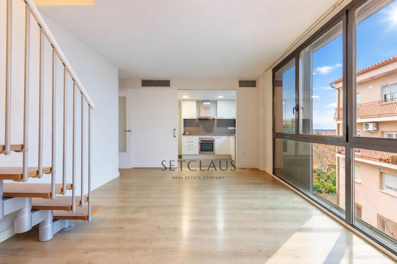 Ático dúplex con vistas al mar y terraza solárium en El Masnou centro