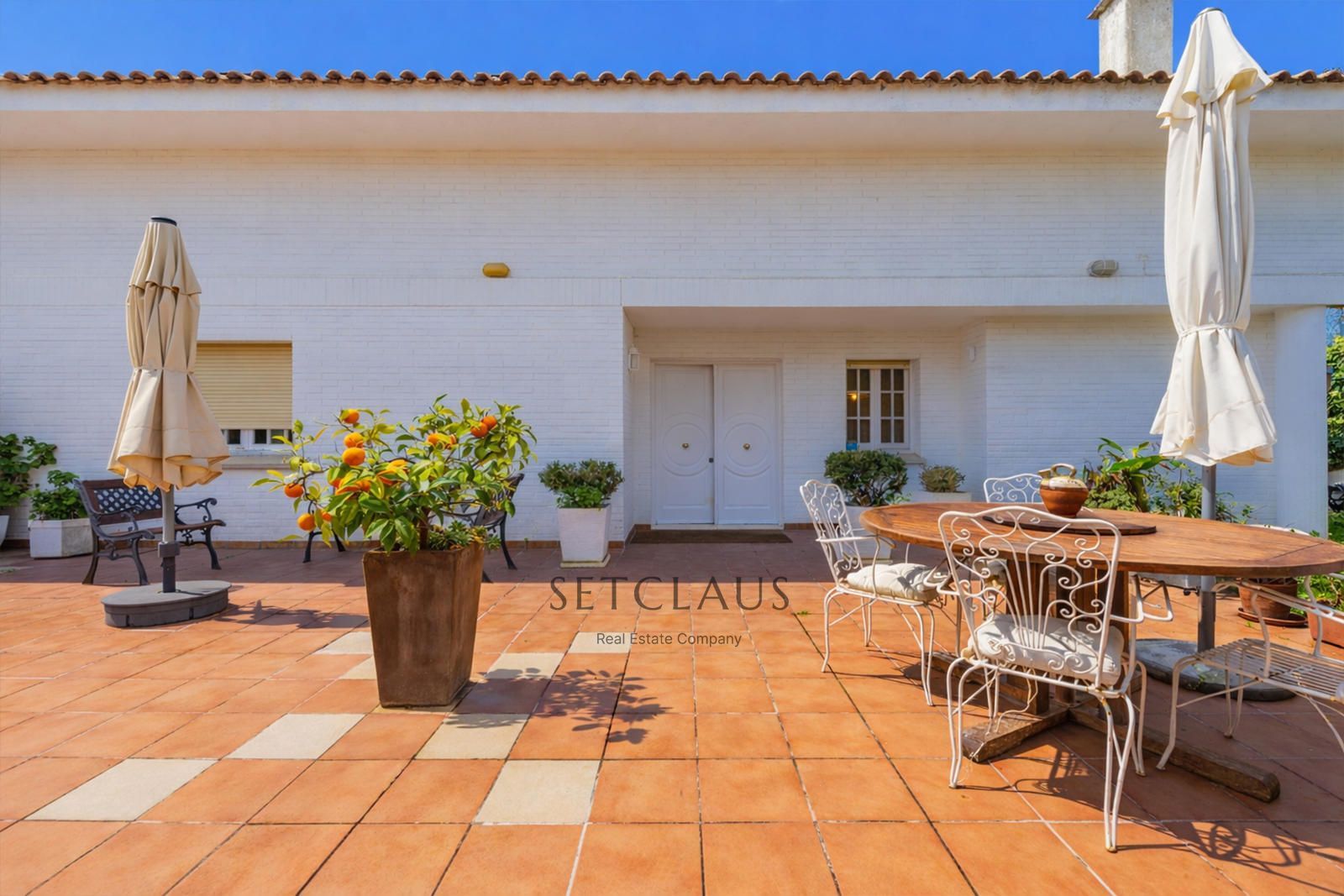 Comprar Chalet independiente con 6 habitaciones y jardín privado en Teià foto 3