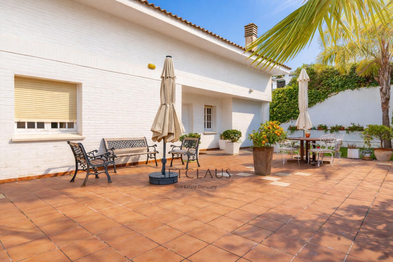 Chalet independiente con 6 habitaciones y jardín privado en Teià