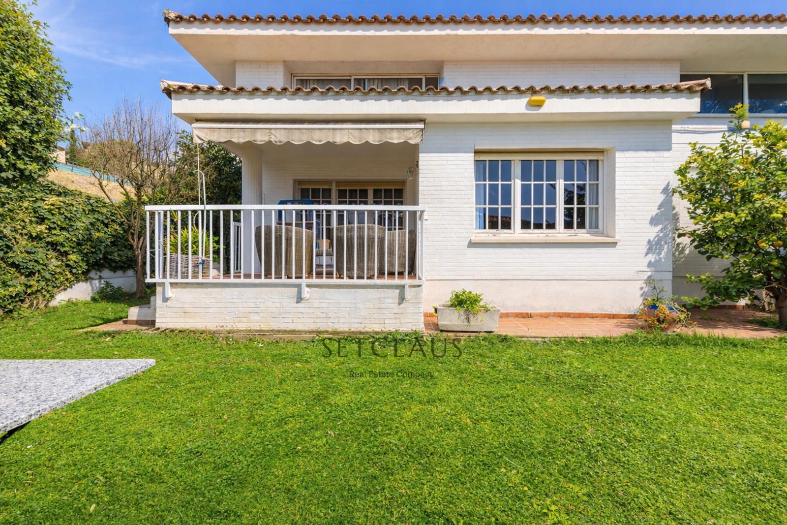 Comprar Chalet independiente con 6 habitaciones y jardín privado en Teià foto 6