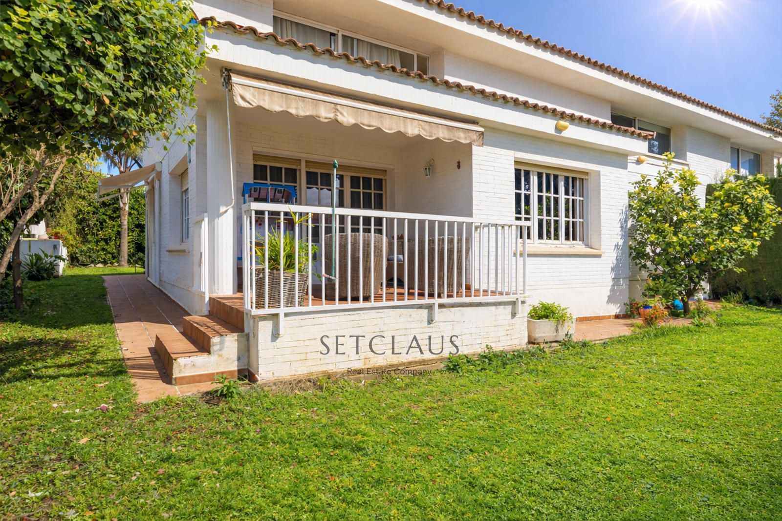 Comprar Chalet independiente con 6 habitaciones y jardín privado en Teià foto 9