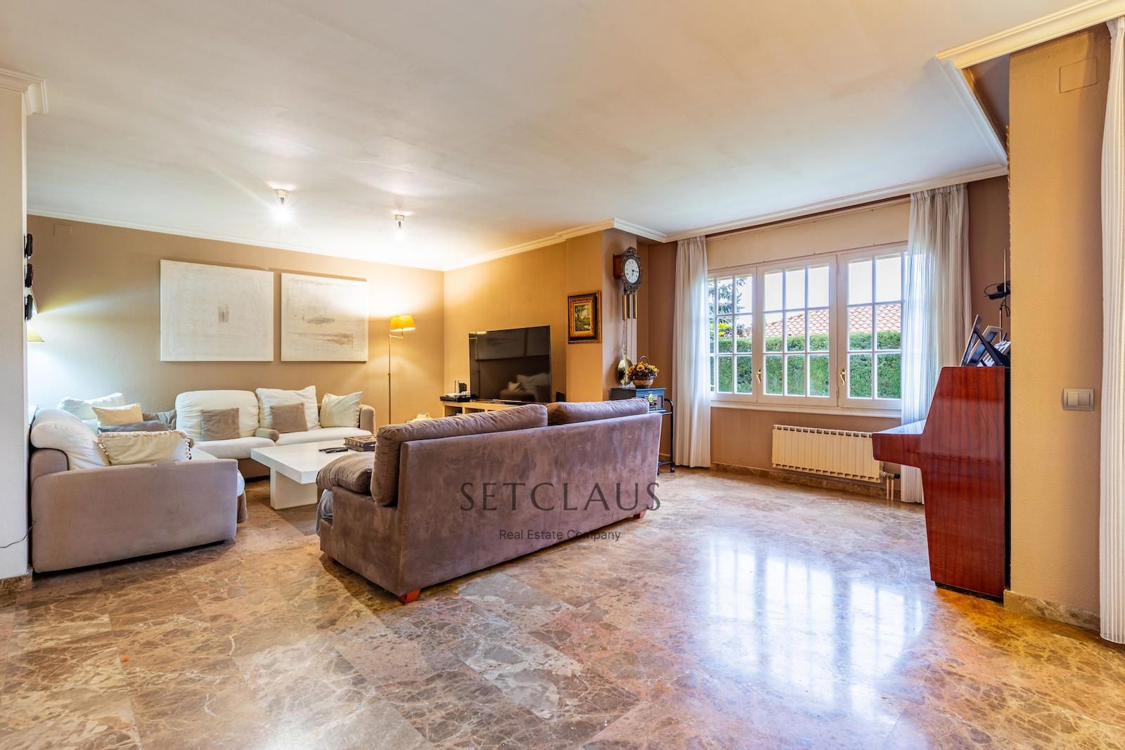 Comprar Chalet independiente con 6 habitaciones y jardín privado en Teià foto 11