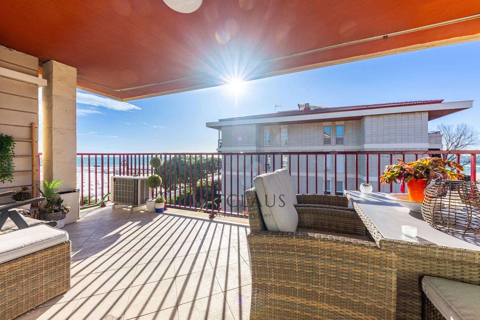 Comprar Dúplex en segunda línea de mar con vistas panorámicas y 2 plazas de garaje en Premià de Mar. foto 5