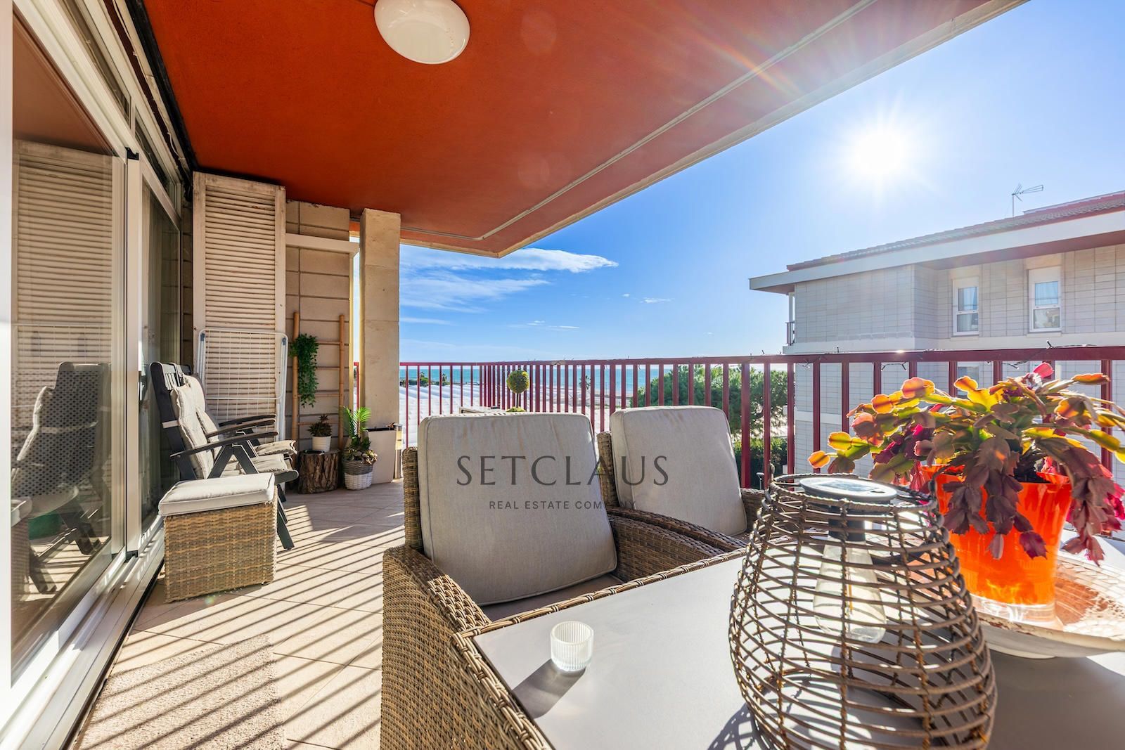 Comprar Dúplex en segunda línea de mar con vistas panorámicas y 2 plazas de garaje en Premià de Mar. foto 2