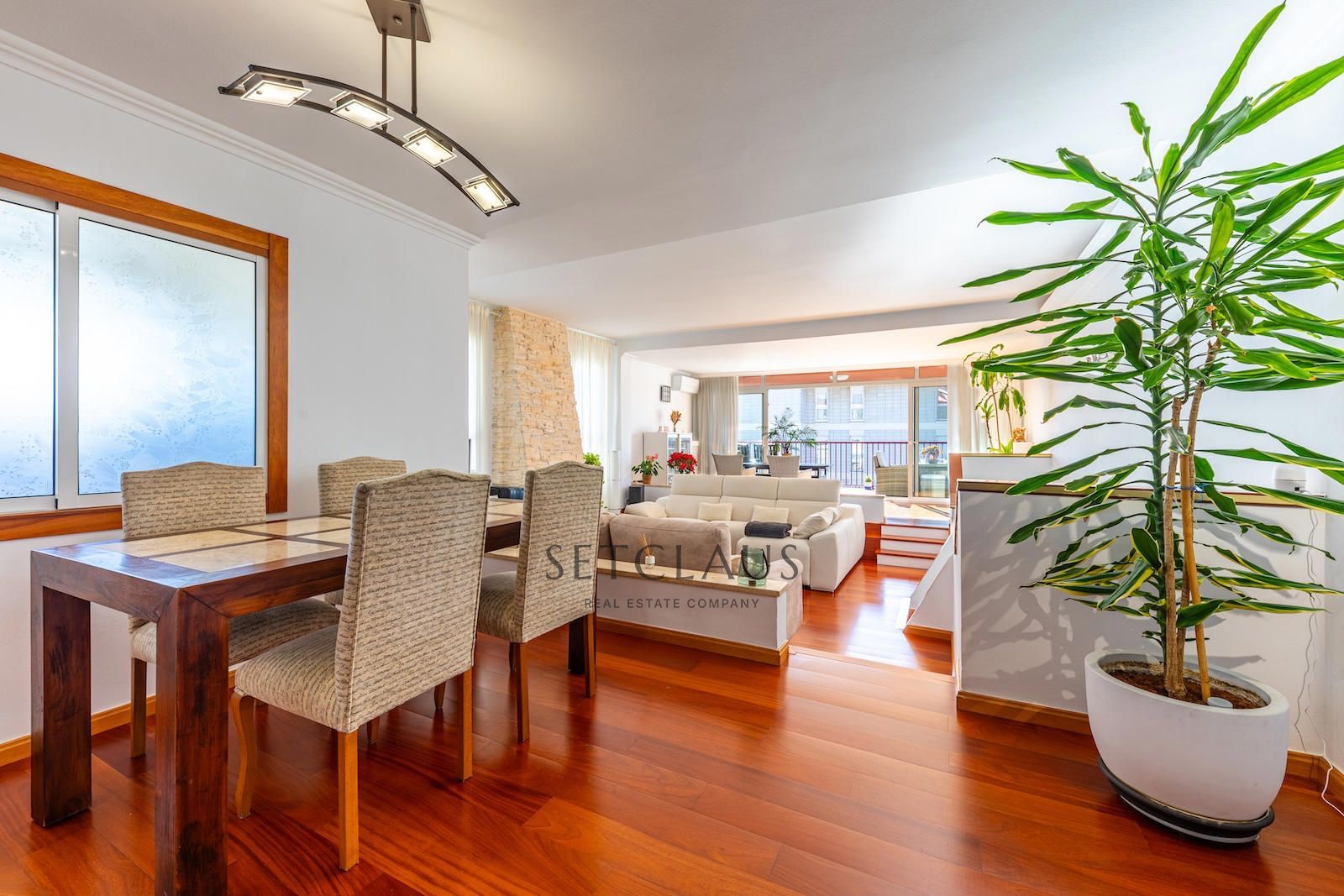 Comprar Dúplex en segunda línea de mar con vistas panorámicas y 2 plazas de garaje en Premià de Mar. foto 1