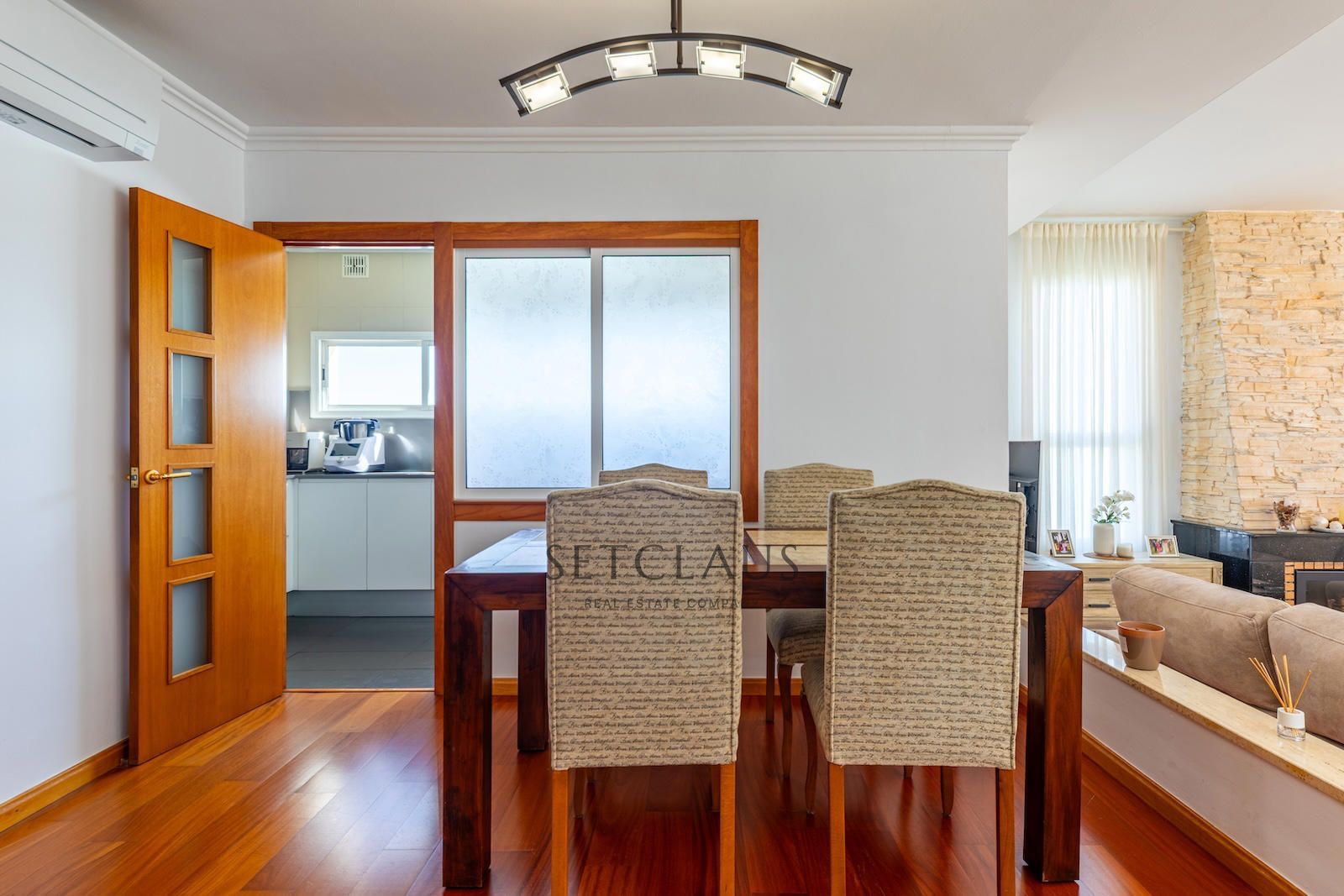 Comprar Dúplex en segunda línea de mar con vistas panorámicas y 2 plazas de garaje en Premià de Mar. foto 9