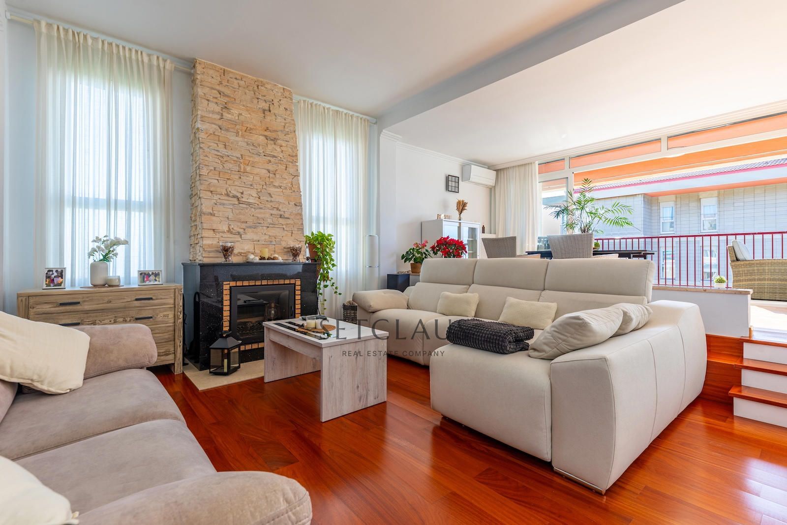 Comprar Dúplex en segunda línea de mar con vistas panorámicas y 2 plazas de garaje en Premià de Mar. foto 10