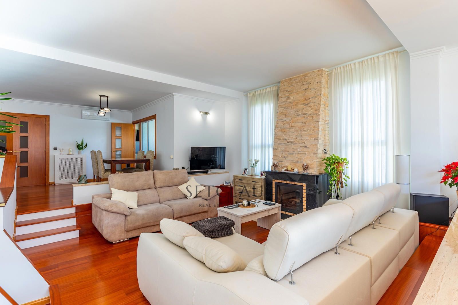 Comprar Dúplex en segunda línea de mar con vistas panorámicas y 2 plazas de garaje en Premià de Mar. foto 7