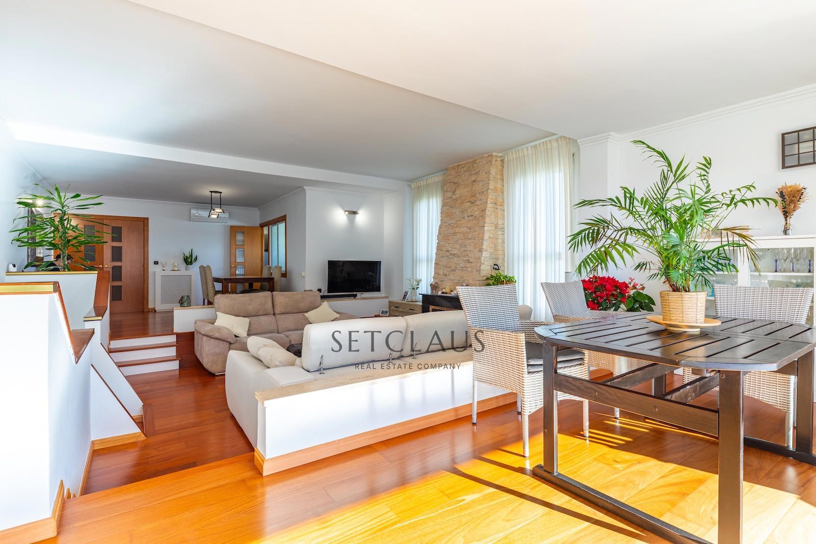 Comprar Dúplex en segunda línea de mar con vistas panorámicas y 2 plazas de garaje en Premià de Mar. foto 3