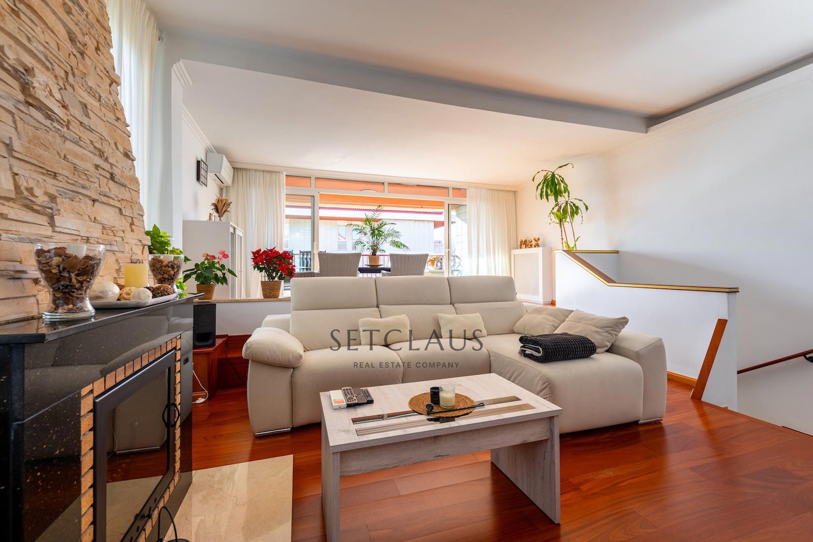 Comprar Dúplex en segunda línea de mar con vistas panorámicas y 2 plazas de garaje en Premià de Mar. foto 12